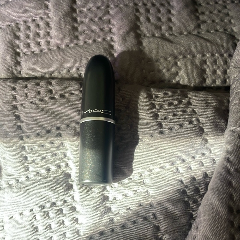 MAC WHIRL LIPSTICK New unused without box (FULL SIZE)